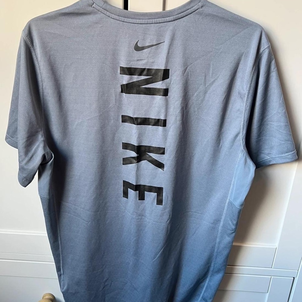 Nike Men's Short Sleeve Gray Tee
